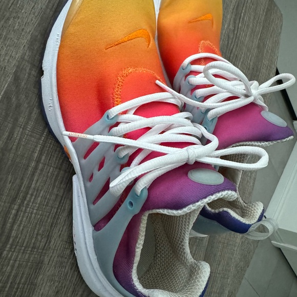 Nike Gradient Sneakers - Picture 4 of 6
